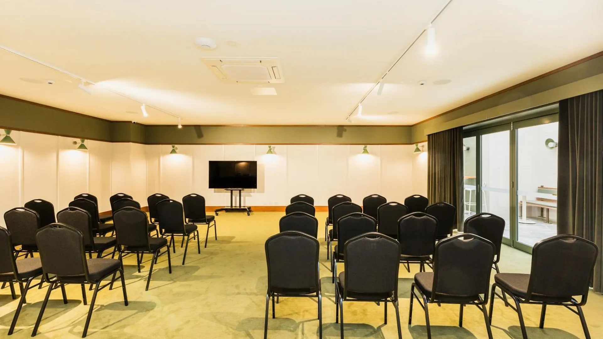 Statesman Hotel Camberra