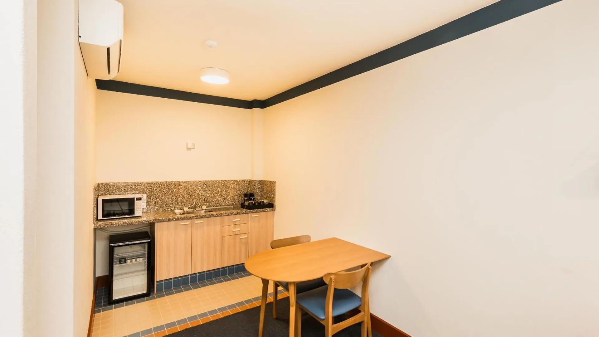 Statesman Hotel Camberra 3*,