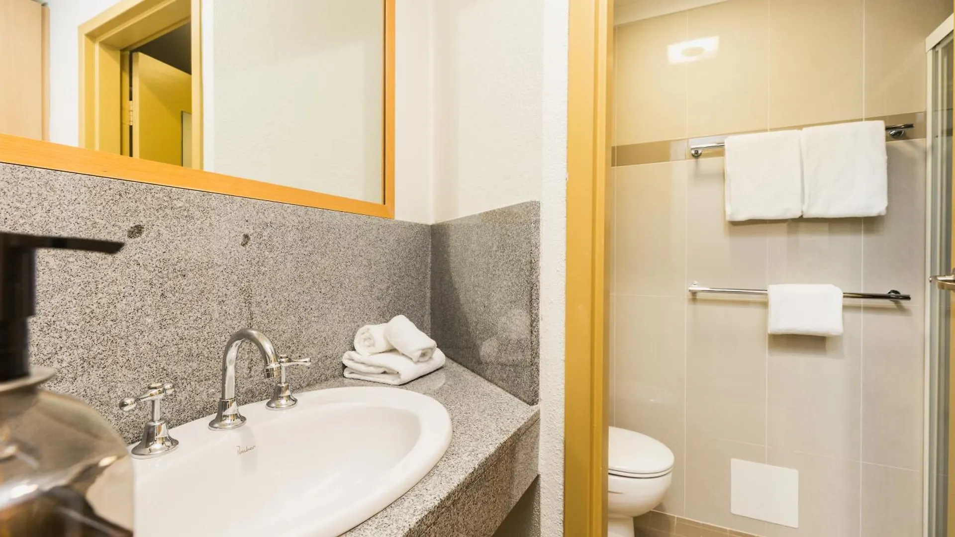 Statesman Hotel Camberra Australia