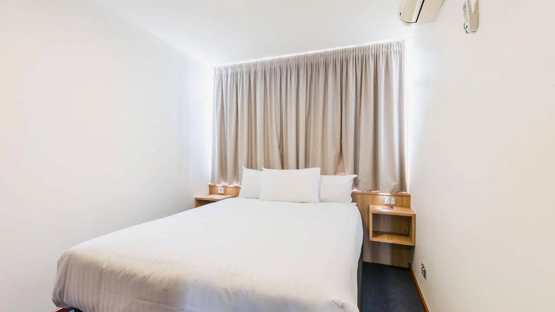 Statesman Hotel Camberra 3*,  Australia