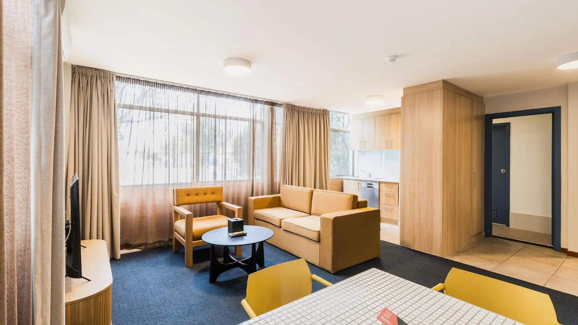 Statesman Hotel Camberra