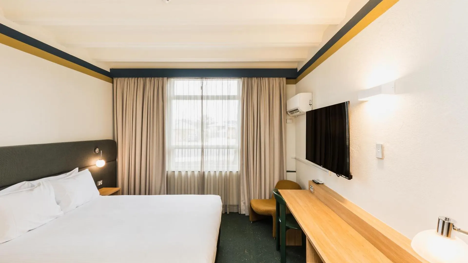 Statesman Hotel Canberra Motel