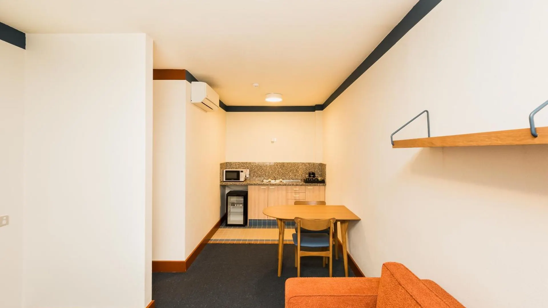 *** Motel Statesman Hotel Canberra Australien