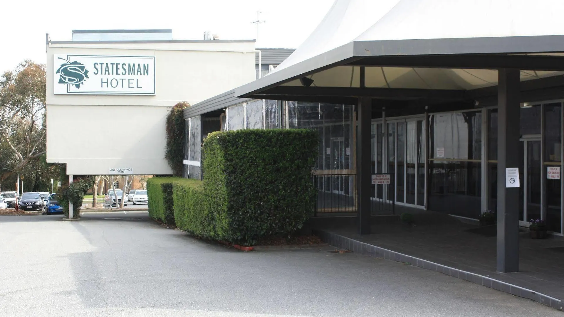 Statesman Hotel Canberra 3*,