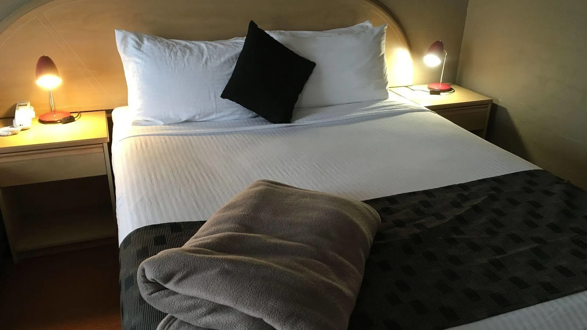 Statesman Hotel Canberra 3*,  Australien