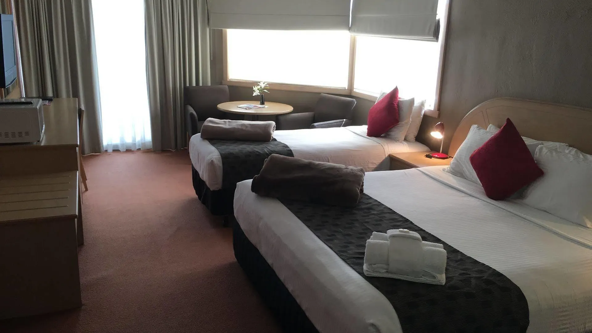 Statesman Hotel Canberra Motel